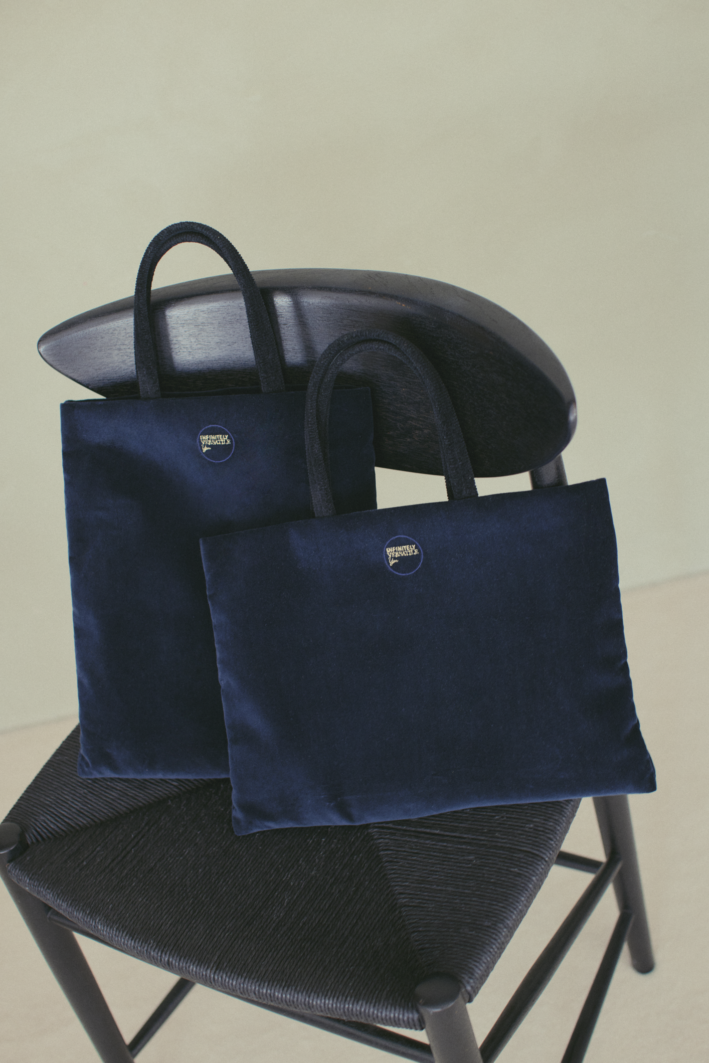 IVY×FEILER Velour Tote Bag – IVY I'M NAVY IVY×FEILER Velour Tote Bag – IVY I'M NAVY